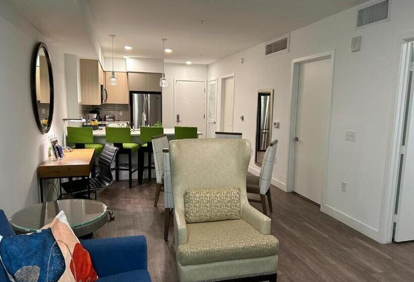 Апартаменты 2 Спальни, Stayspro   Gorgeous Hollywood Living Los Angeles