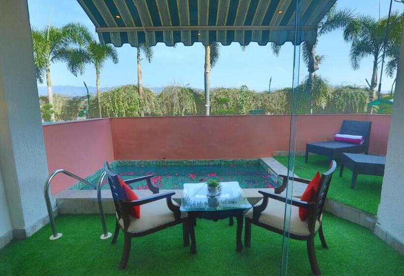 سوییت با استخر, The Neeraj River Forest Resort Ayurvedic Wellness Center