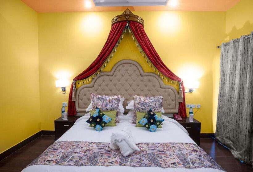 سوییت با چشم‌انداز کوه, The Neeraj River Forest Resort Ayurvedic Wellness Center