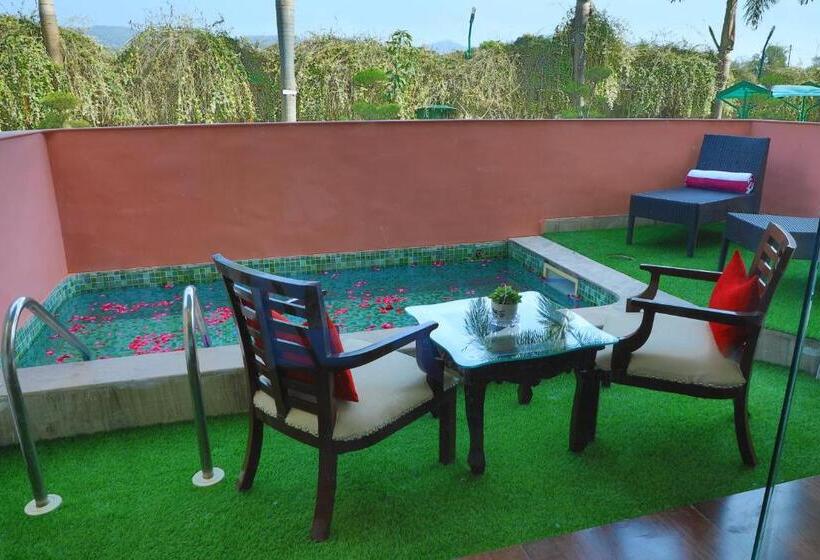 سوییت با چشم‌انداز کوه, The Neeraj River Forest Resort Ayurvedic Wellness Center