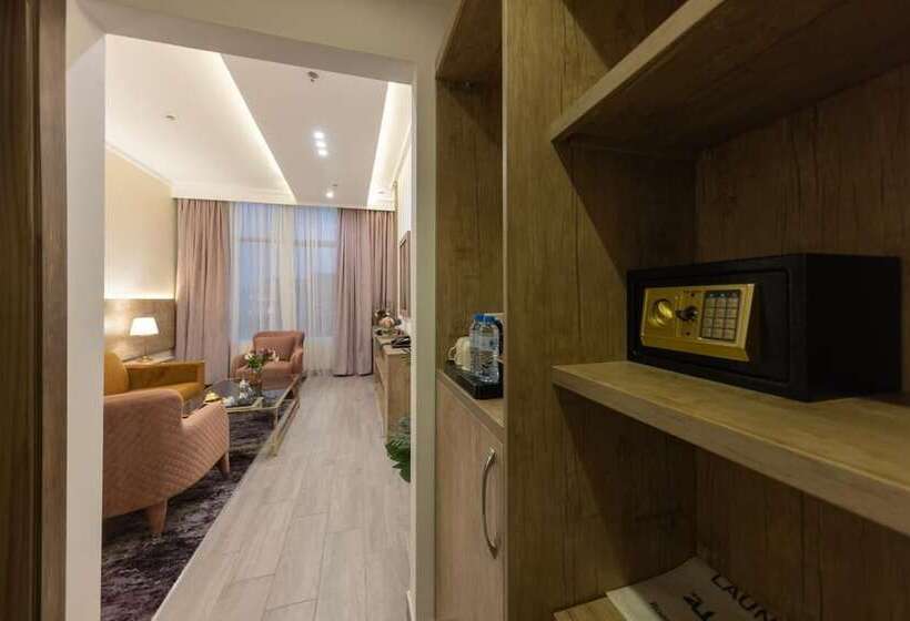 Family Suite, 21
