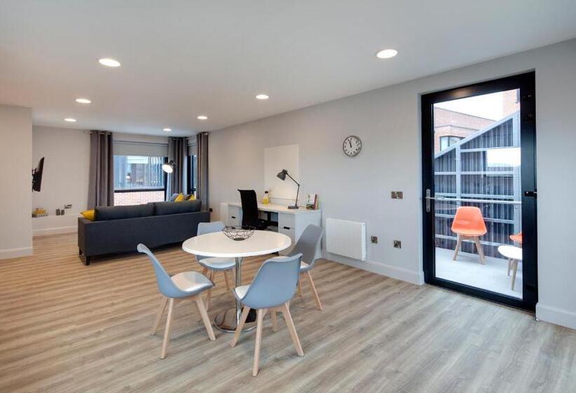 침실 1개 아파트, Highfield House