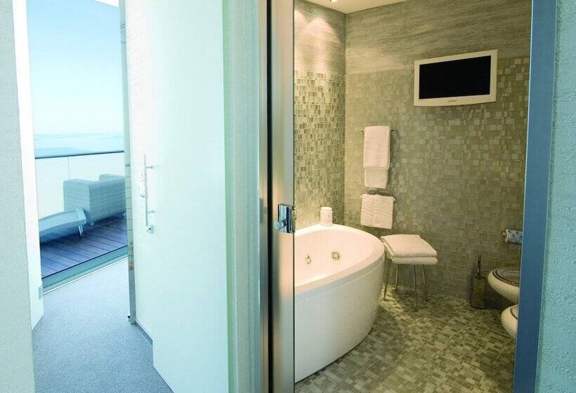Люкс Deluxe Вид на Море, Waldorf  Premier Resort