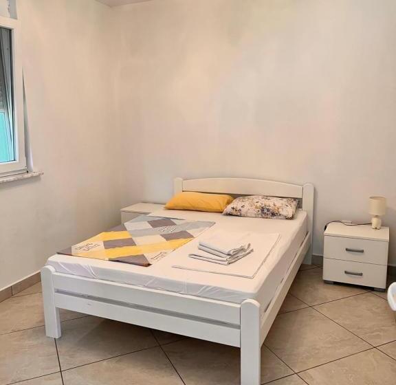 آپارتمان 1 خوابه با چشم‌انداز دریا, Apartments Apartmani Bojana