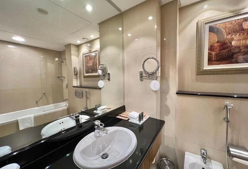 Номер Executive Кровать Кинг, Swissotel Al Murooj Dubai