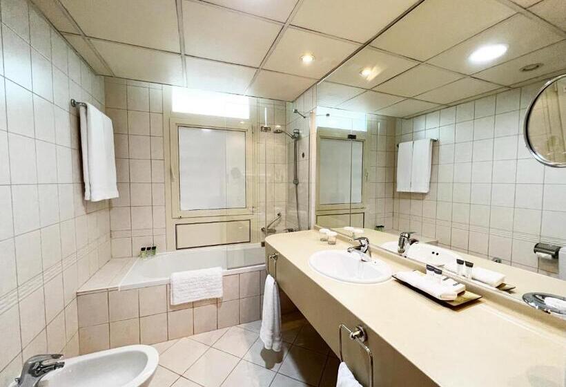 Апартаменты 2 Спальни, Swissotel Al Murooj Dubai