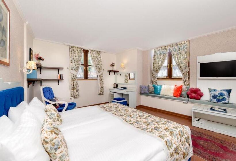 Camera Superiore, Adalya Port