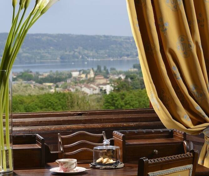 Suite with lake view, Castello Dal Pozzo