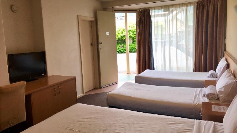 Семейный Номер, Haven Marina Motel