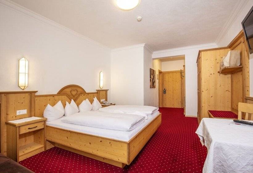 Quarto Estandar, Serles