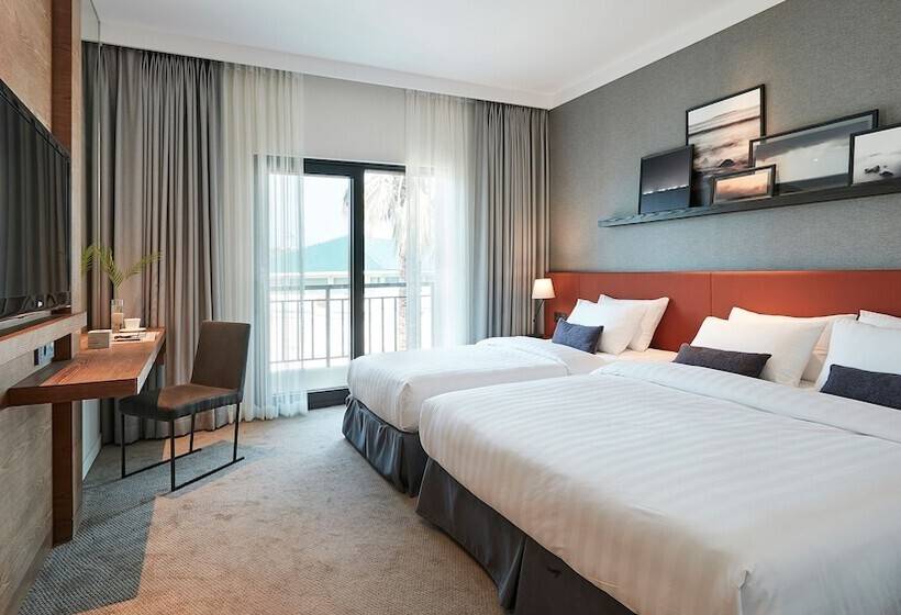 Семейный Номер Deluxe, The Suites Hotel Jeju