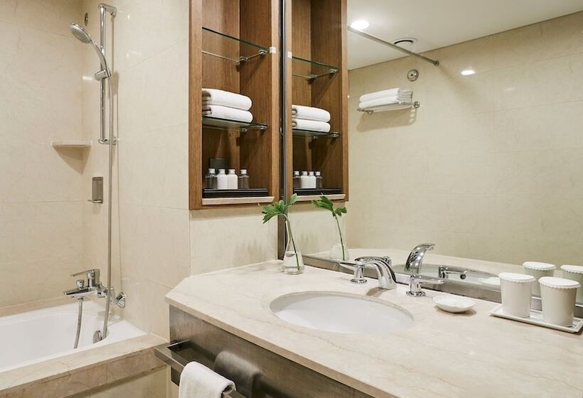 חדר משפחתי, The Suites Hotel Jeju