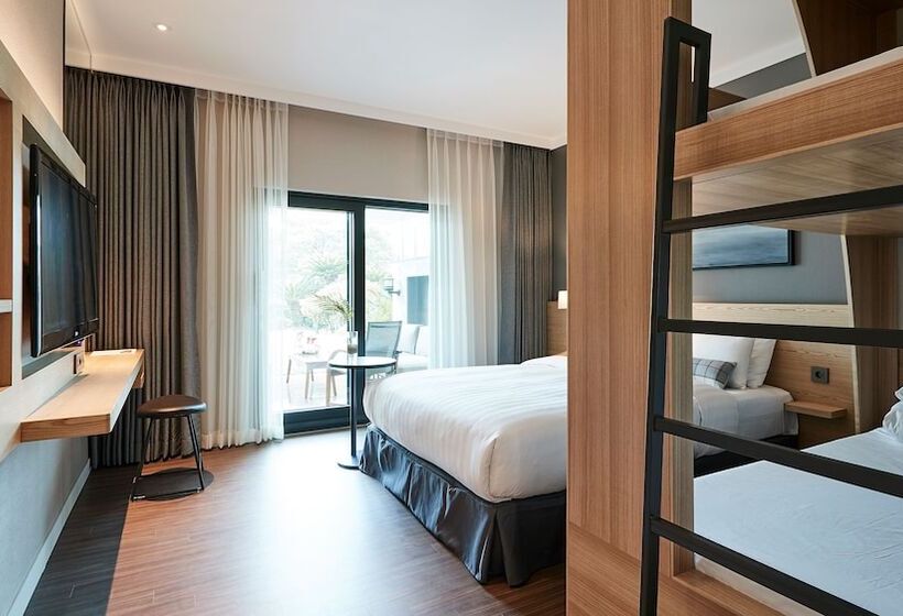 Семейный Номер с Койками, The Suites Hotel Jeju