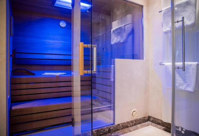 Студия Стандарт, Iris Porsche Hotel & Restaurant