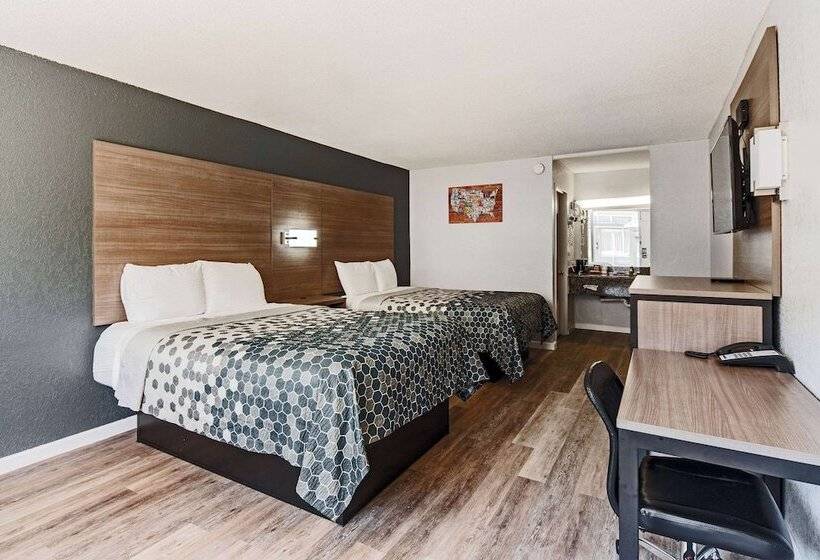 Люкс, Econo Lodge Inn & Suites Near Bricktown