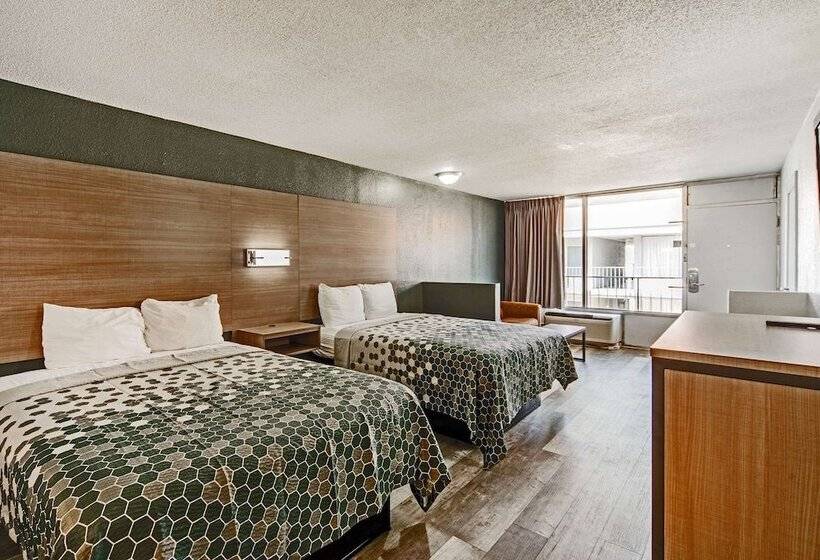 Люкс, Econo Lodge Inn & Suites Near Bricktown