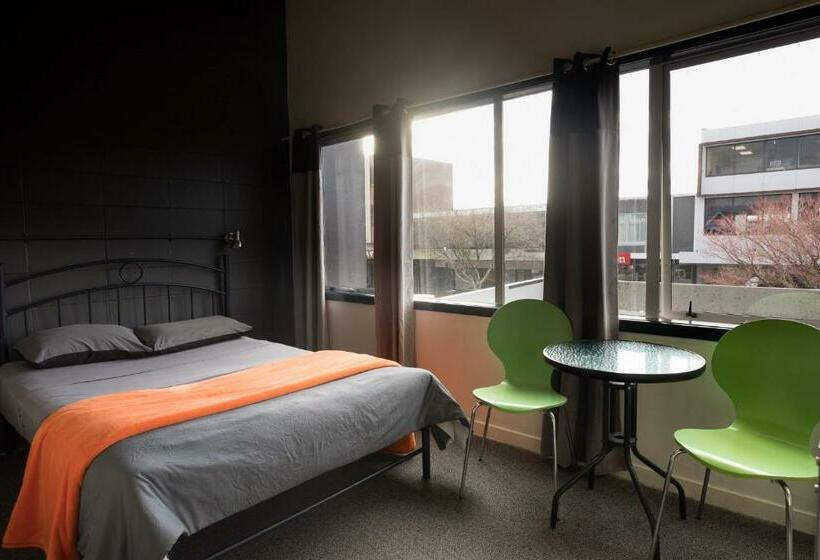 اتاق استاندارد با سرویس بهداشتی مشترک, Rock Solid Backpackers Rotorua