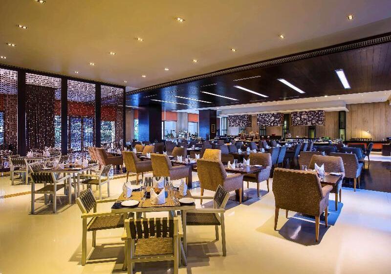 Номер Премиум, Novotel Hyderabad Airport