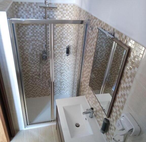 اتاق لوکس با بالکن, B&b Borgo Revelia
