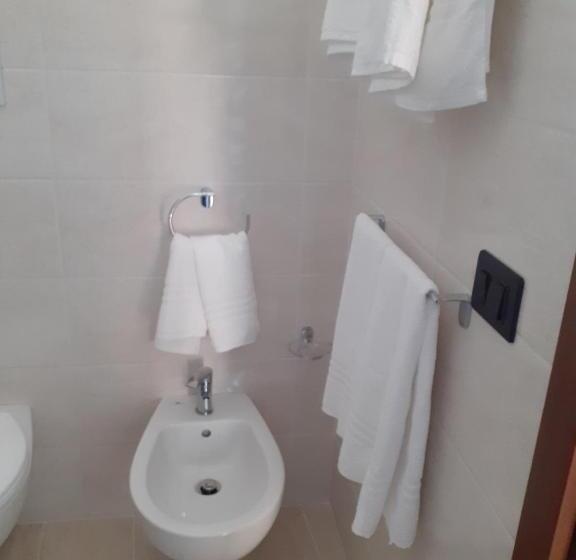 اتاق لوکس با بالکن, B&b Borgo Revelia