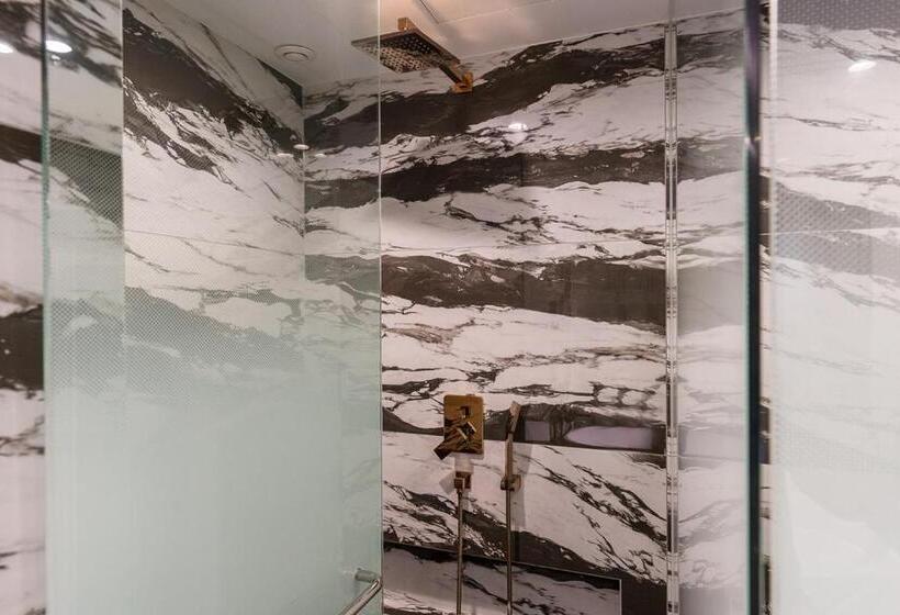 Quarto Deluxe, The May Jongno