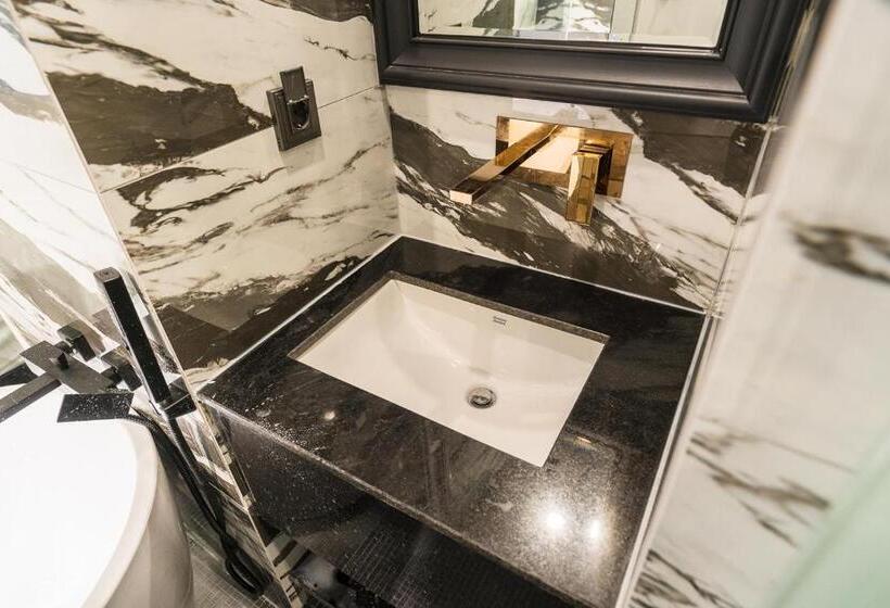 Quarto Deluxe, The May Jongno