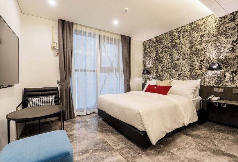 Quarto Deluxe, The May Jongno