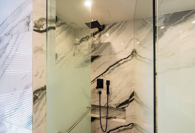Quarto Deluxe, The May Jongno