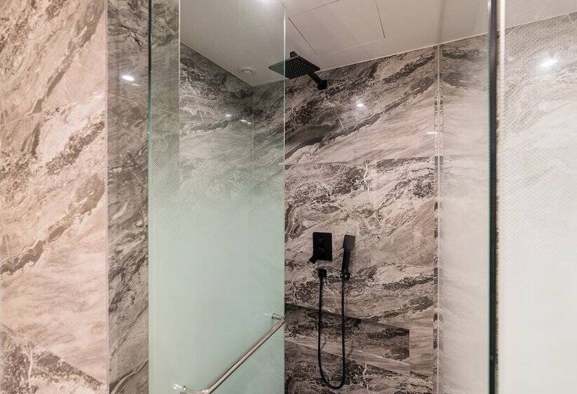 Quarto Deluxe, The May Jongno