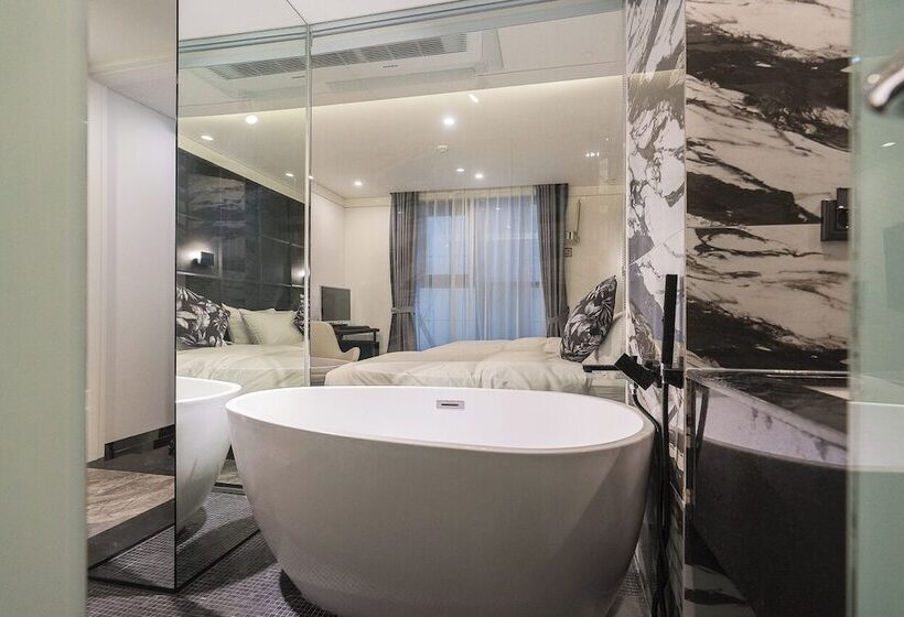 Quarto Deluxe, The May Jongno