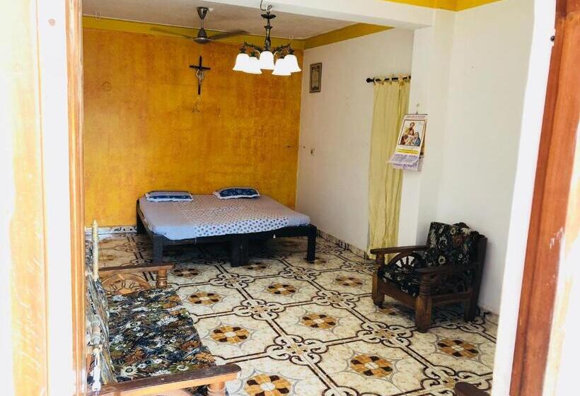 اتاق اکونومی, Blue Waves Guest House