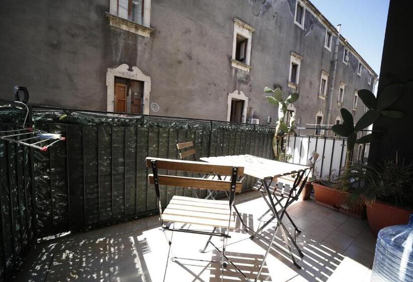 اتاق استاندارد سه تخته با بالکن, Al Quadrato D Oro Rooms