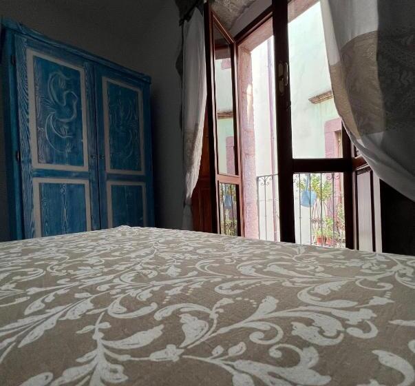 Четырехместный Номер Стандарт с Балконом, Regnos Altos Boutique Rooms
