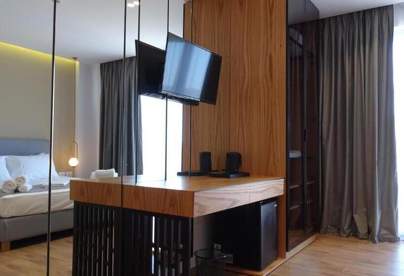اتاق لوکس با تخت بزرگ, Valmar
