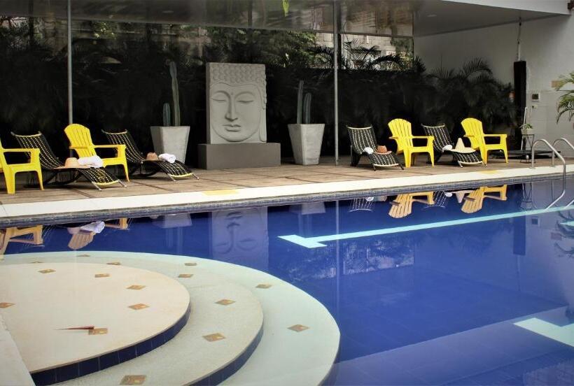 Quarto Superior, Boutique Budapez