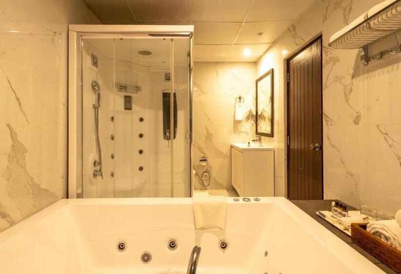 자쿠지 스위트, The Orchid Hotel Shimla