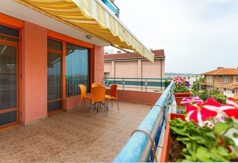 Семейный Номер Вид на Море, Family Hotel Jemelly
