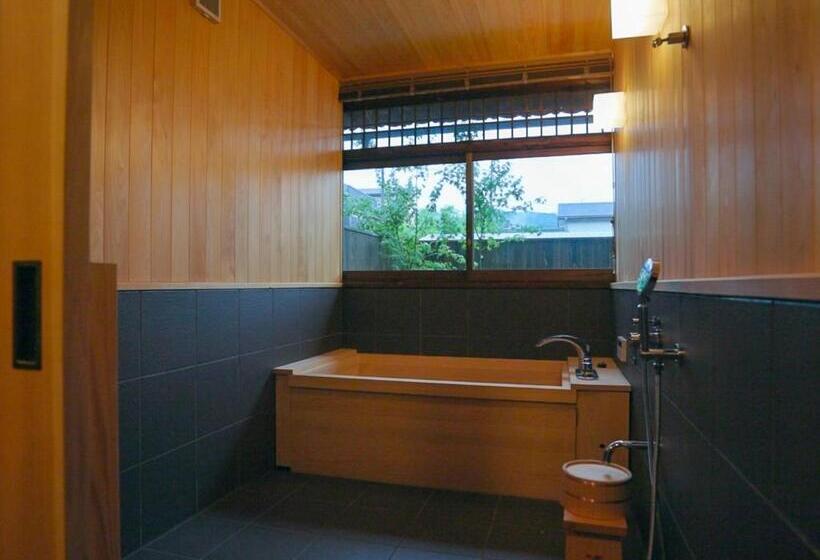 Четырехместный Номер Deluxe, Nipponia Hotel Ozu Castle Town