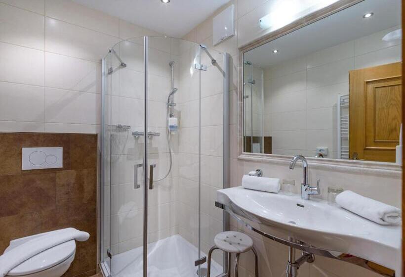 Classic room with balcony, Alpenherz Hotel Garni