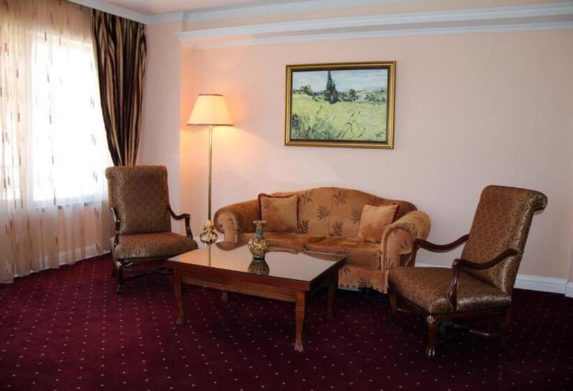 سوییت لوکس, Hotel Stone Bridge