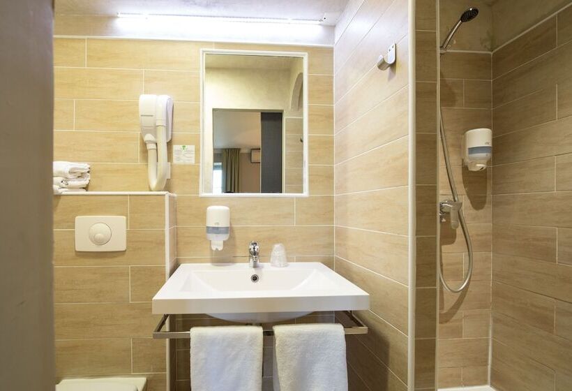 Четырехместный Номер Стандарт, Sud Hôtel Restaurant