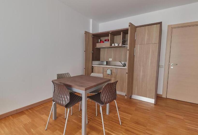 带1个卧室的高级公寓, Piazza Lira Schio Residence