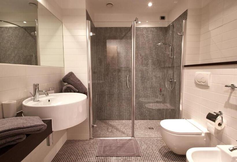 带1个卧室的带阳台的公寓, Piazza Lira Schio Residence