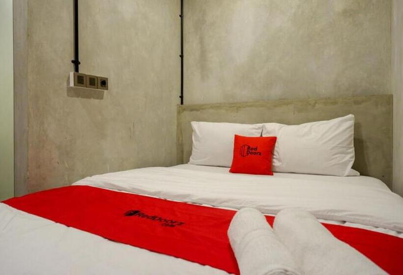 Люкс, Reddoorz Plus Near Kawasan Sam Poo Kong Semarang