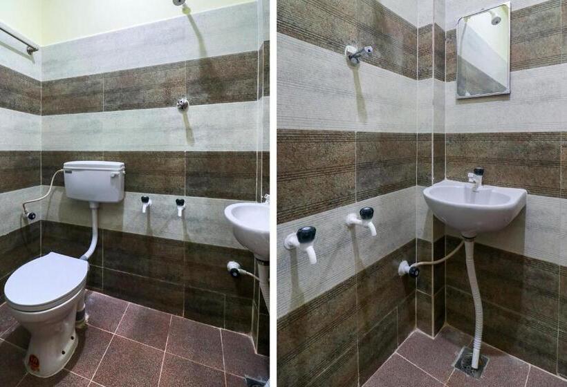חדר קלאסי לשלושה, Spot On Raja Lodge