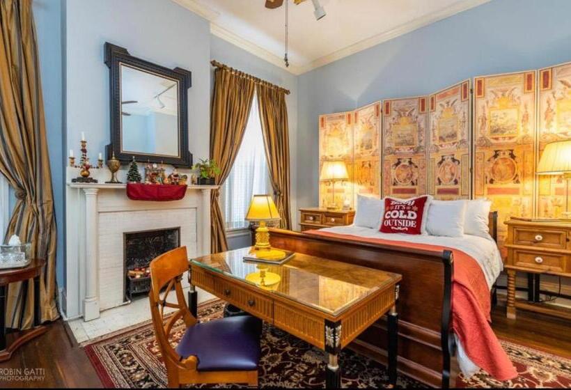 Номер Deluxe, Burke Mansion