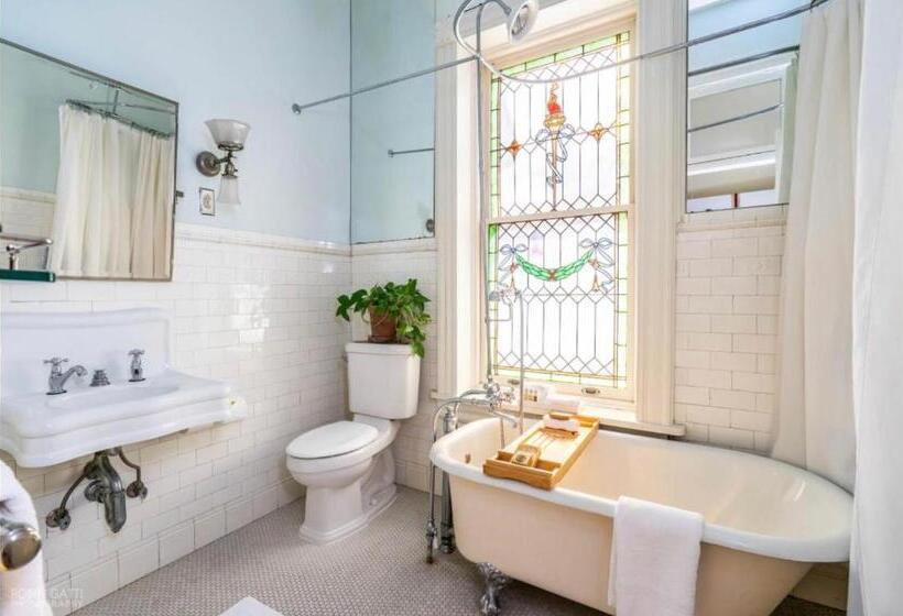 Номер Deluxe Кровать Кинг, Burke Mansion