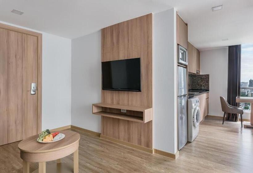 سوییت لوکس, Adelphi Grande Sukhumvit
