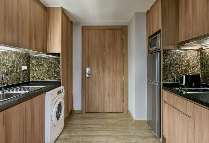 سوییت اجرایی, Adelphi Grande Sukhumvit