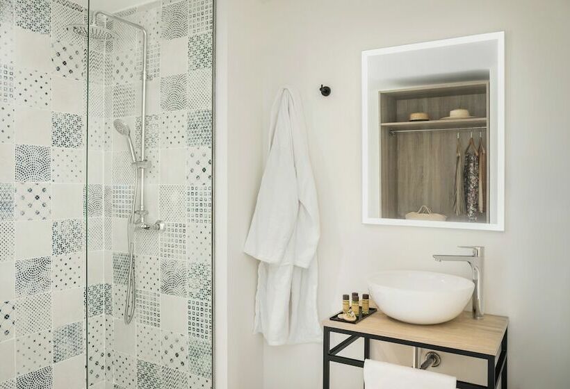 استودیوی استاندارد, Aparthotel Marina Drach